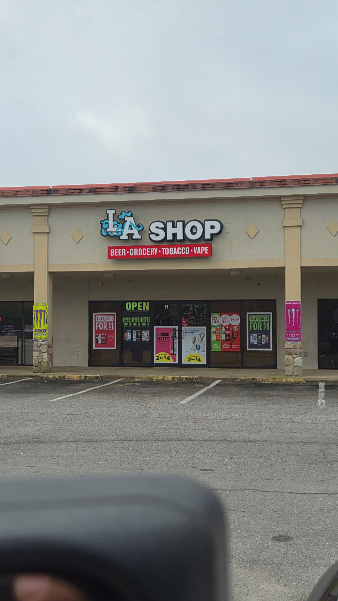 LA Smoke Shop slide 1