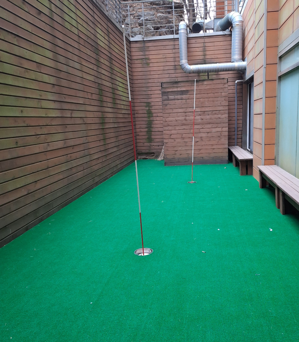 넓은 퍼팅 연습 공간 2