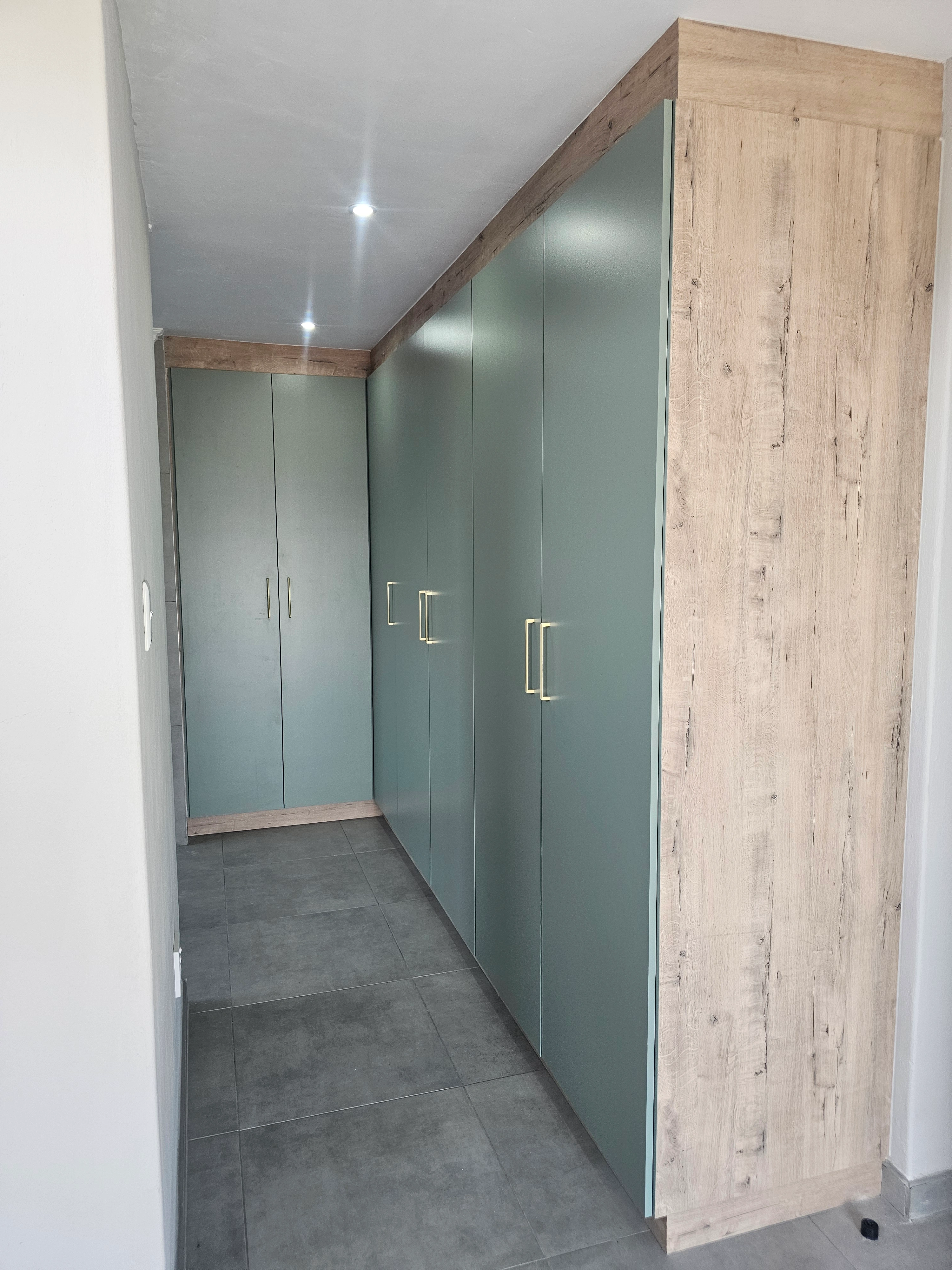 Walk-in Closet