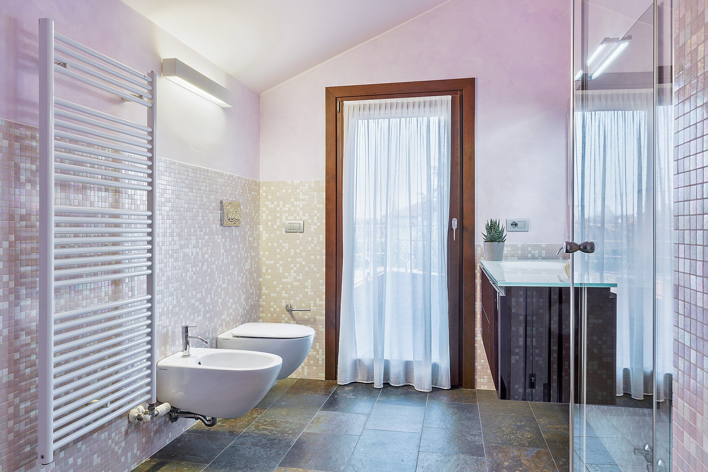 Bathroom (2nd Floor)