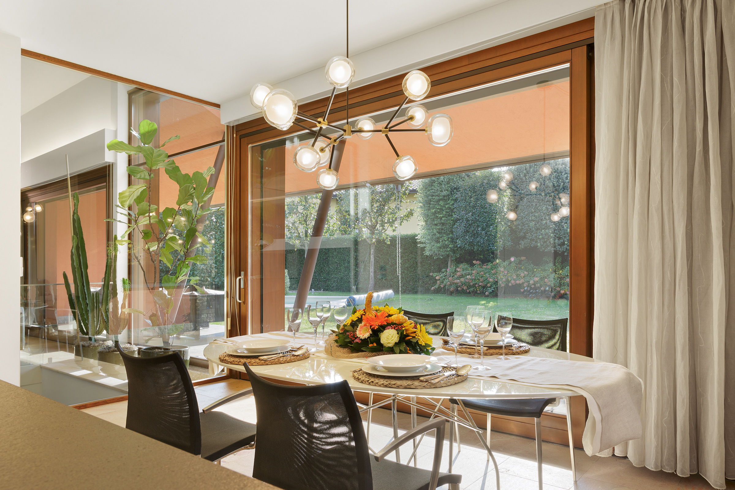 Dining table (1st Floor)