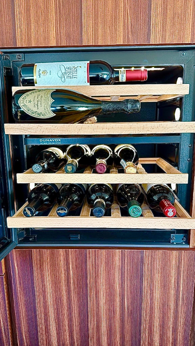 Dunavox Wine Cooler – 20–25 Bottles