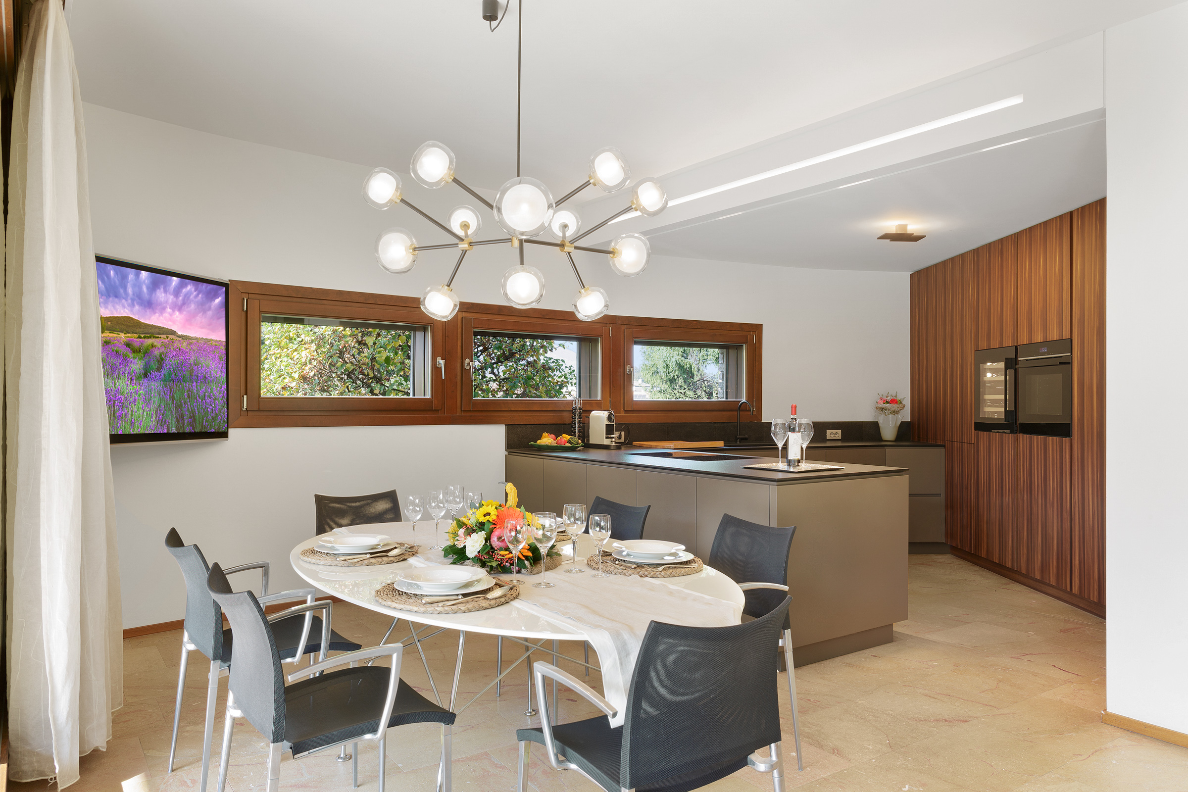 Dining area (1st Floor)