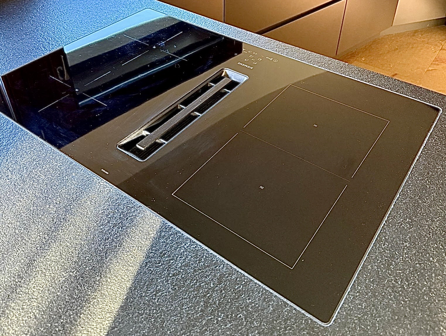 Siemens Induction Hob with Integrated Extraction