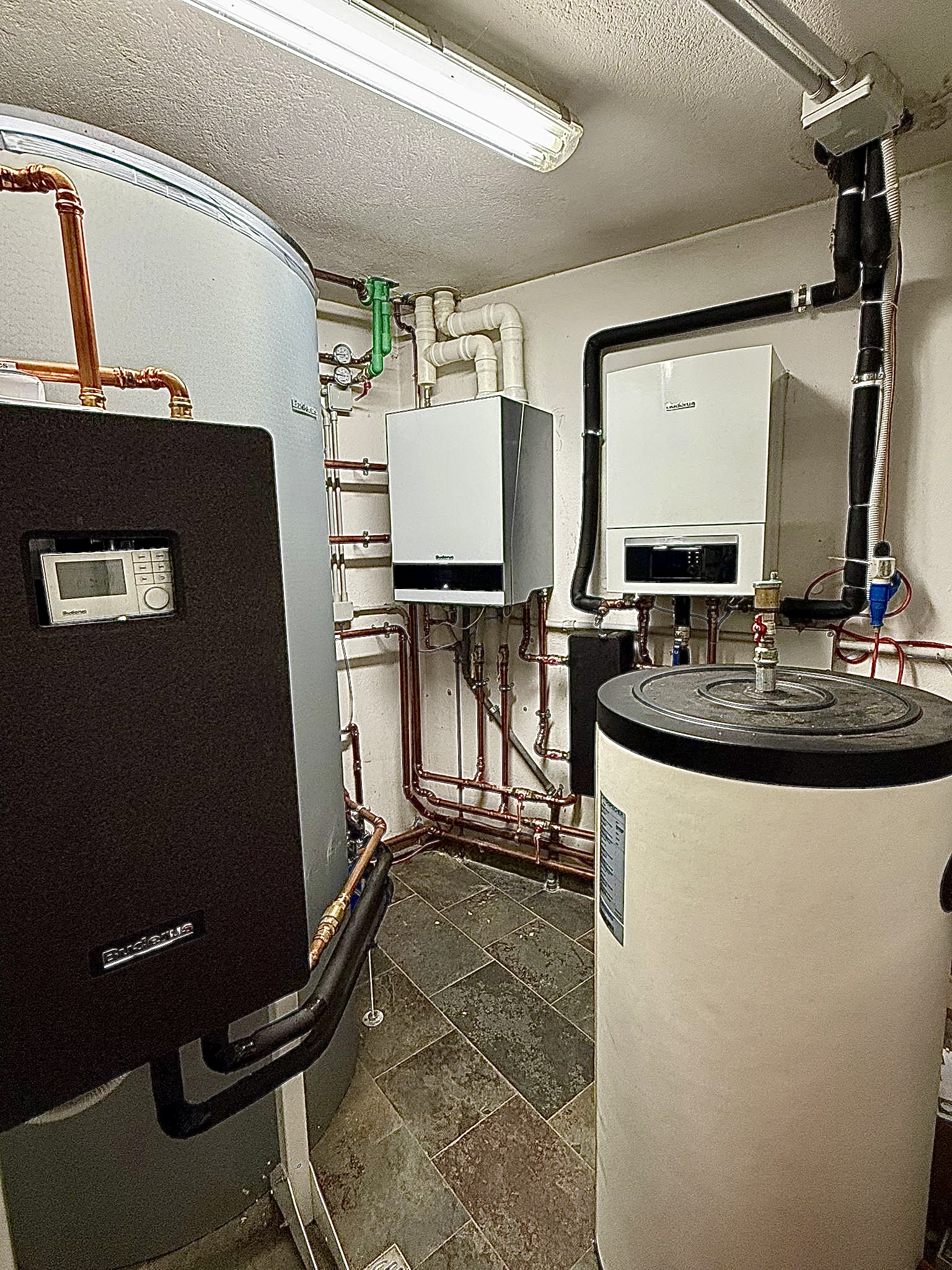 Second Hot-Water Tank for Peak Usage