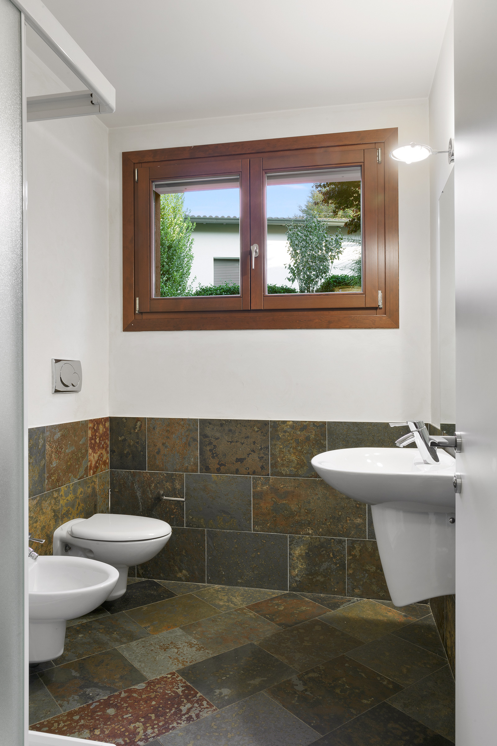 Bathroom (Ground Floor)