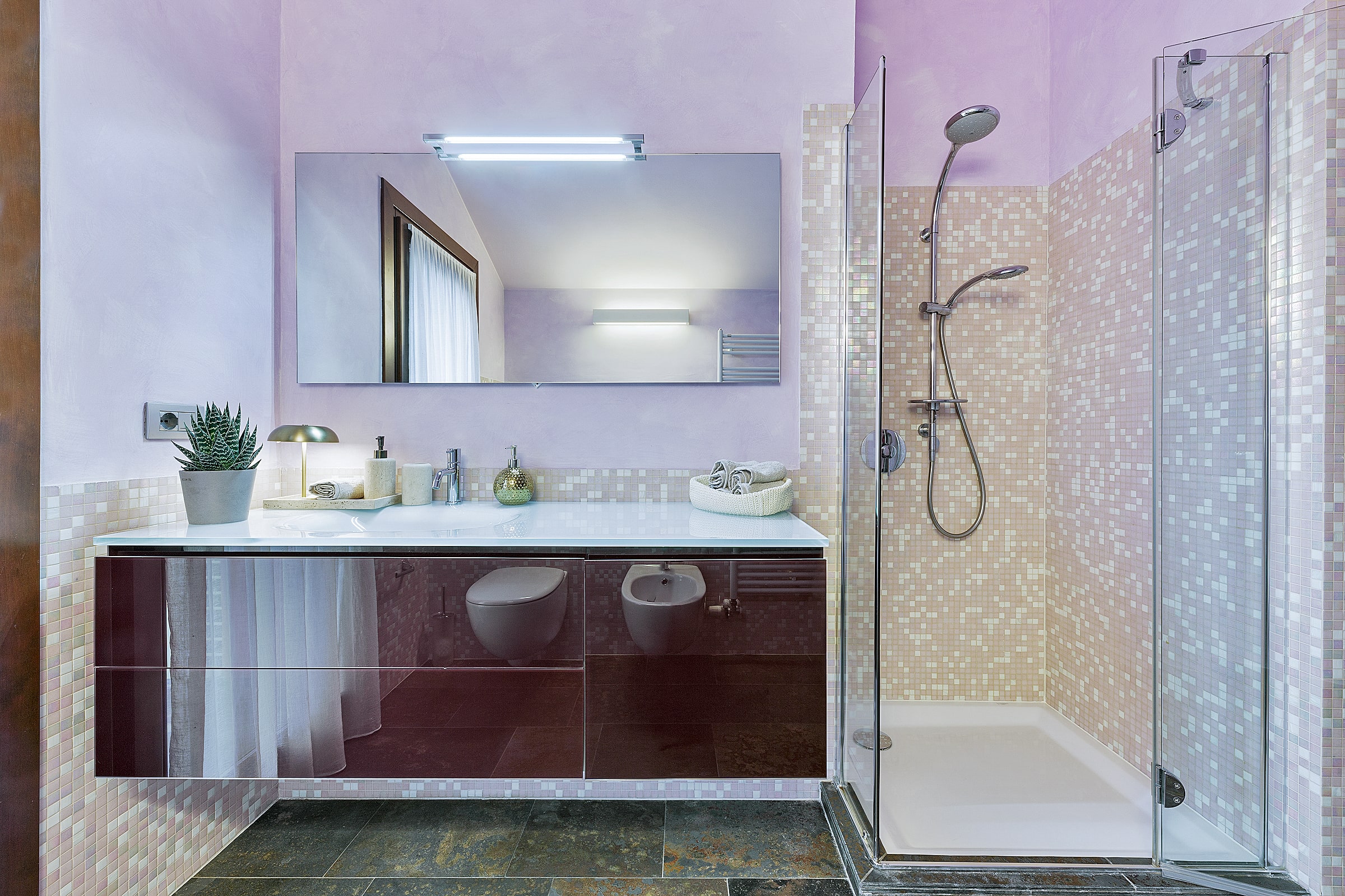 Bathroom (2nd Floor)