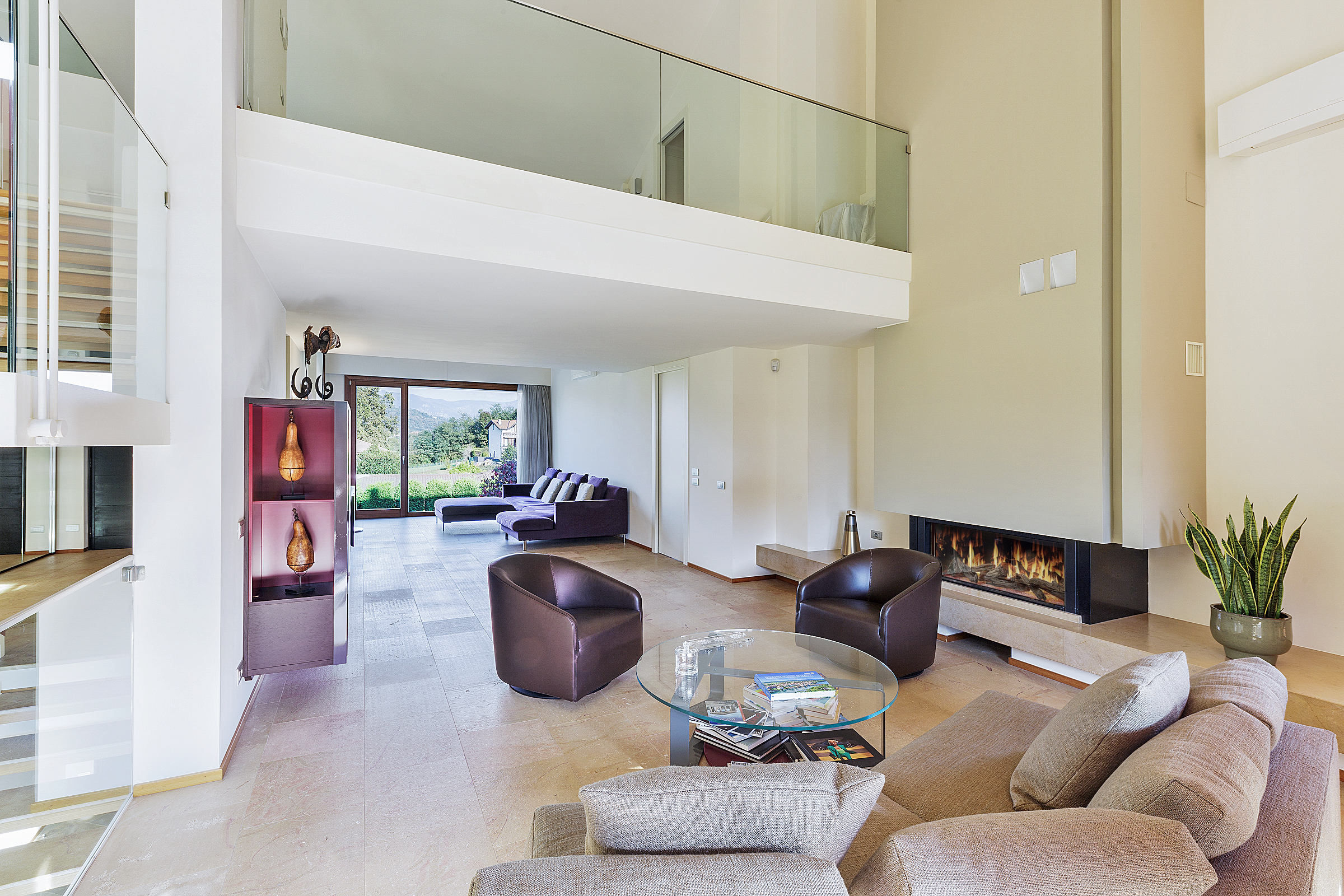 Living room with fire place (1st Floor)