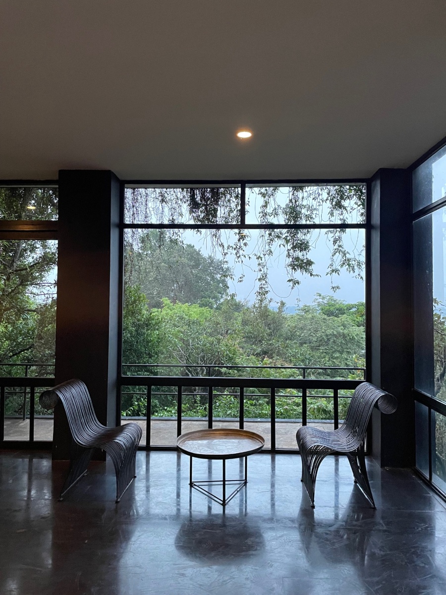 光と影と静けさと。