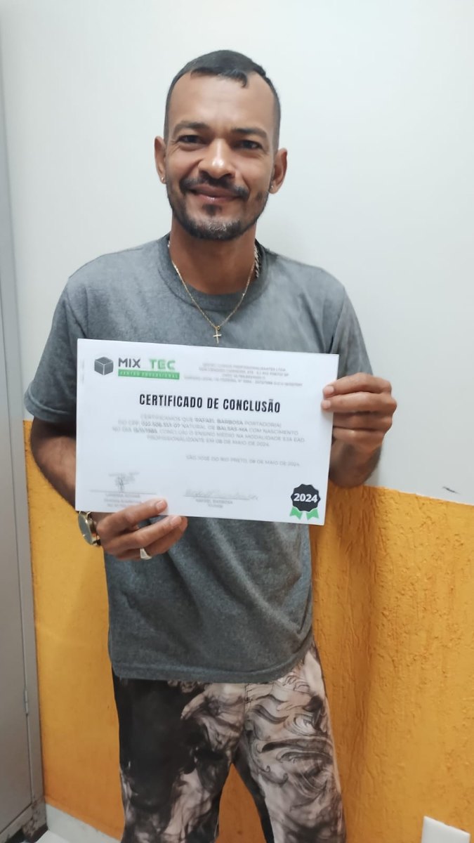 Aluno formado pela MIXTEC com certificado