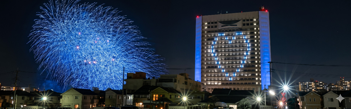 Warm Blue Kurume 2026 — 久留米市庁舎の青いライトアップと花火