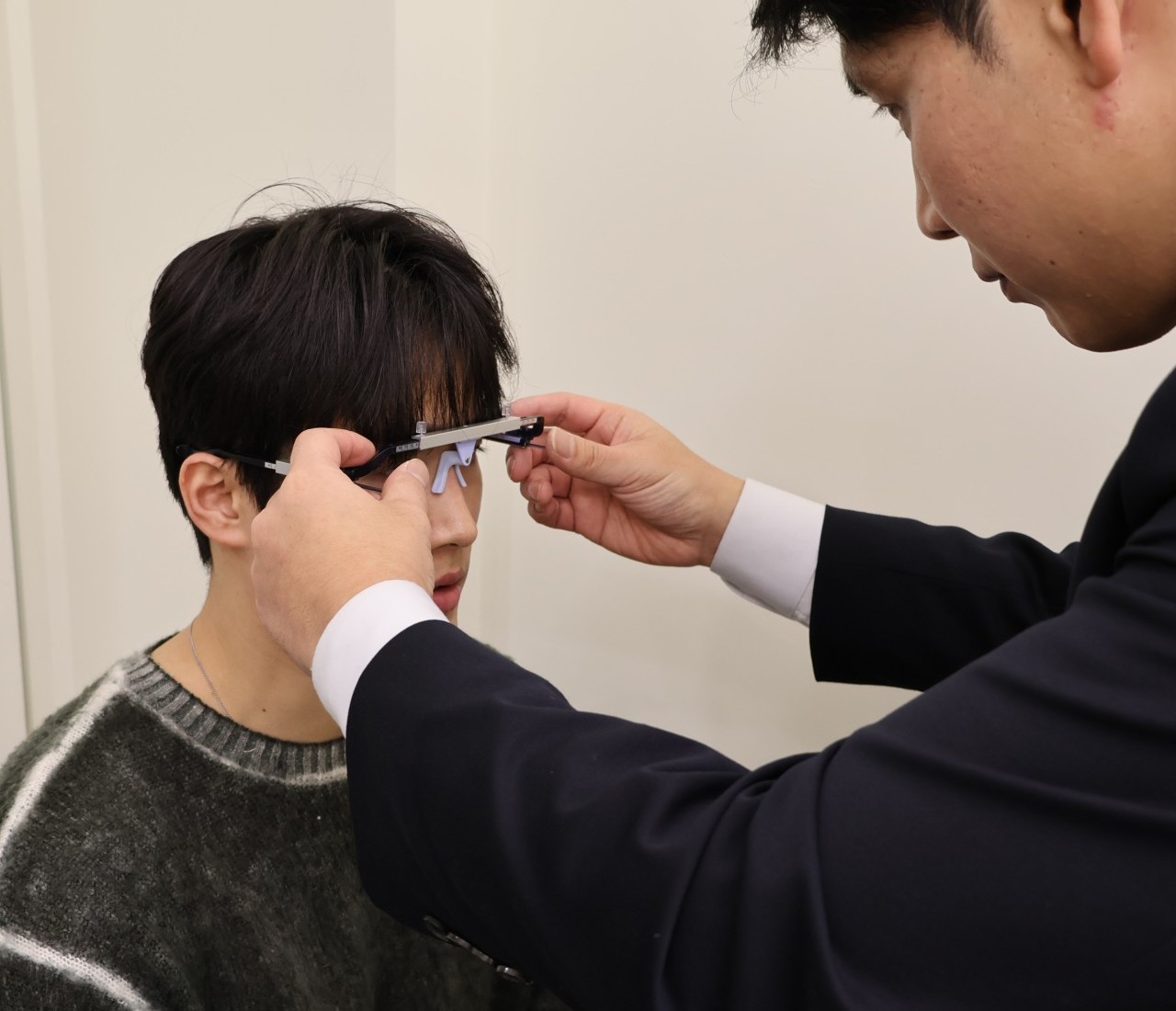 꼼꼼한 두상 측정 및 피팅