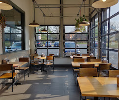 Spatola's Pizza interior