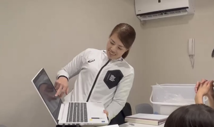 荒木望美コーチ 4