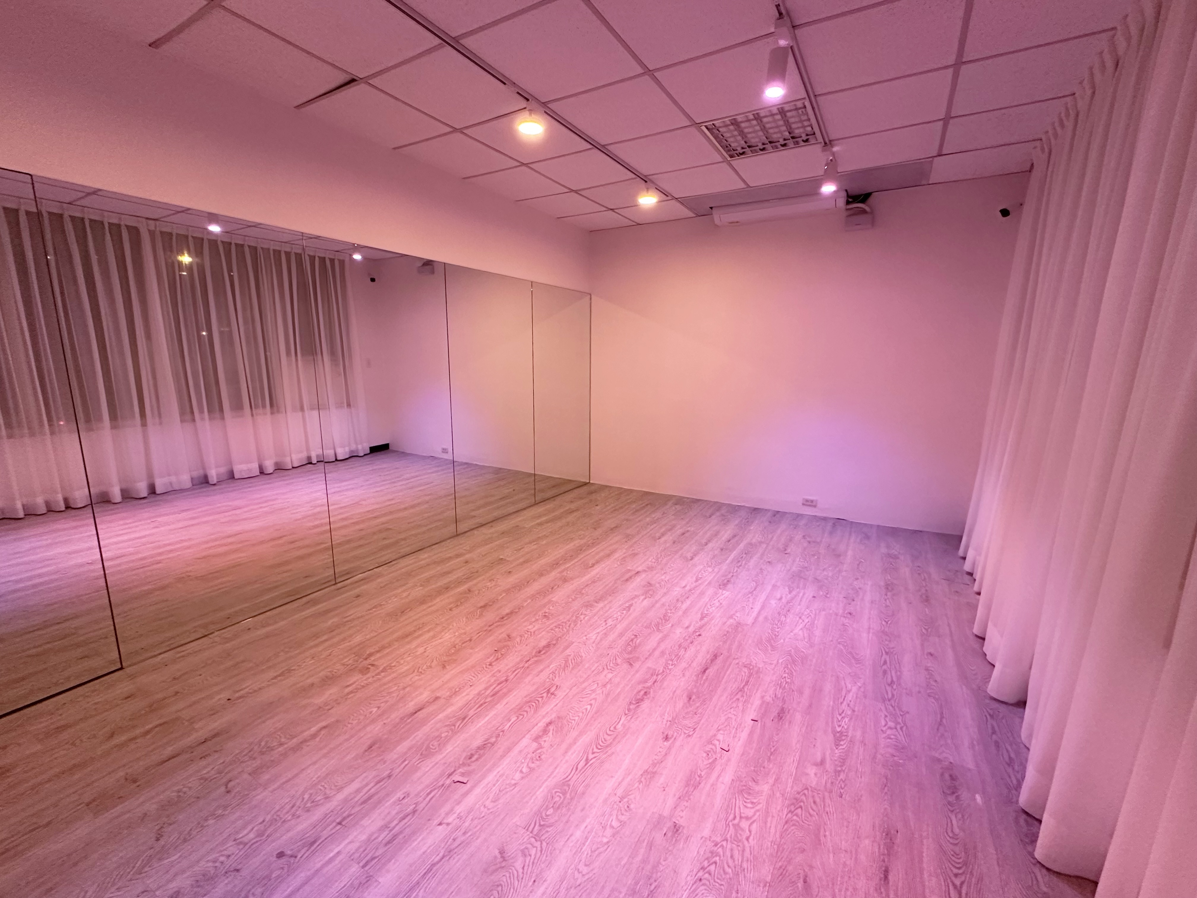 STUDIO 203