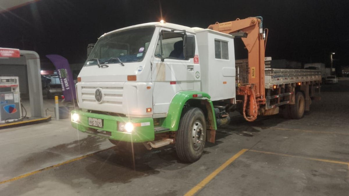 Caminhão Munck em Operação