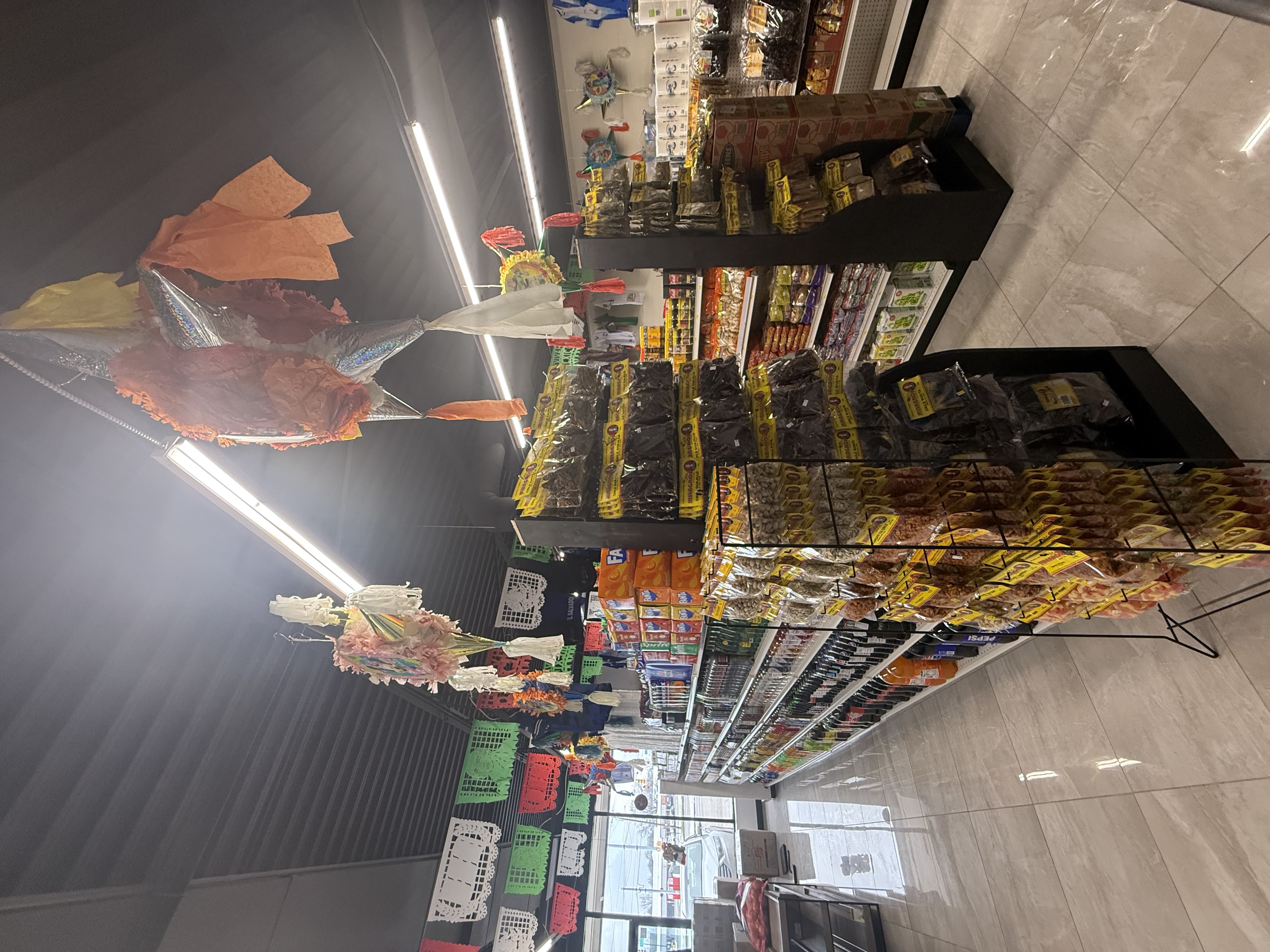 Interior de Tienda La Bonita Market
