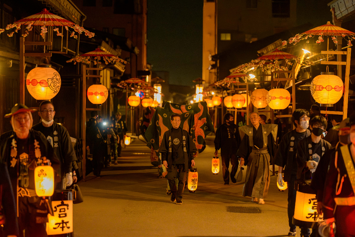 春の高山祭 夜祭行列