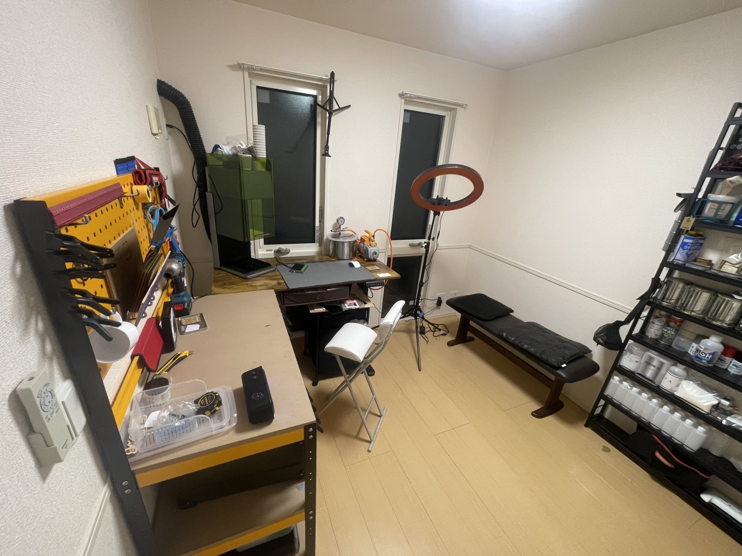 NEXUTHAレーザー彫刻工房の内観