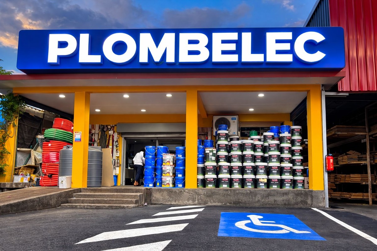 Plombelec - Enseigne lumineuse de jour