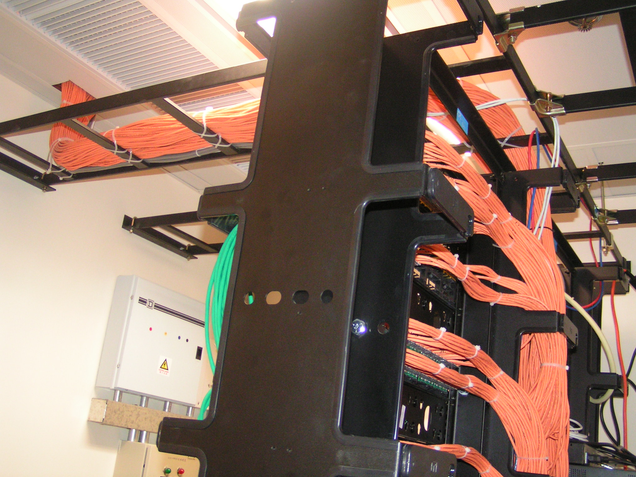 天花板線槽佈線工程