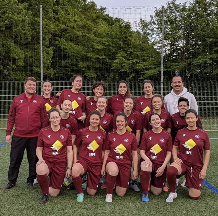 Heureux de voir les couleurs de SAFE LAND SA portées par l'équipe féminine du FC Étoile Laconnex 💪⚽️