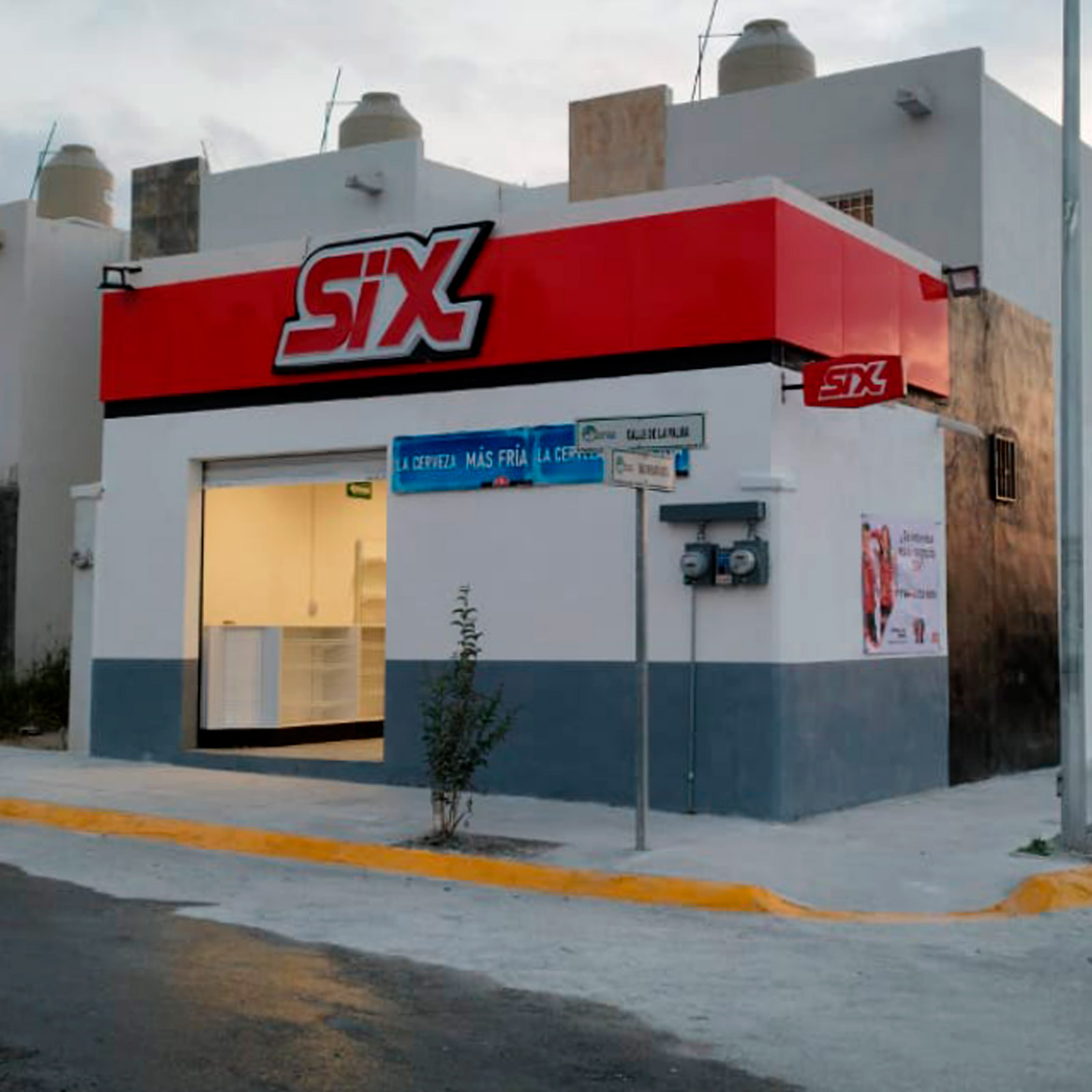 Construcción y Adecuación de Locales Comerciales (Tiendas SIX)