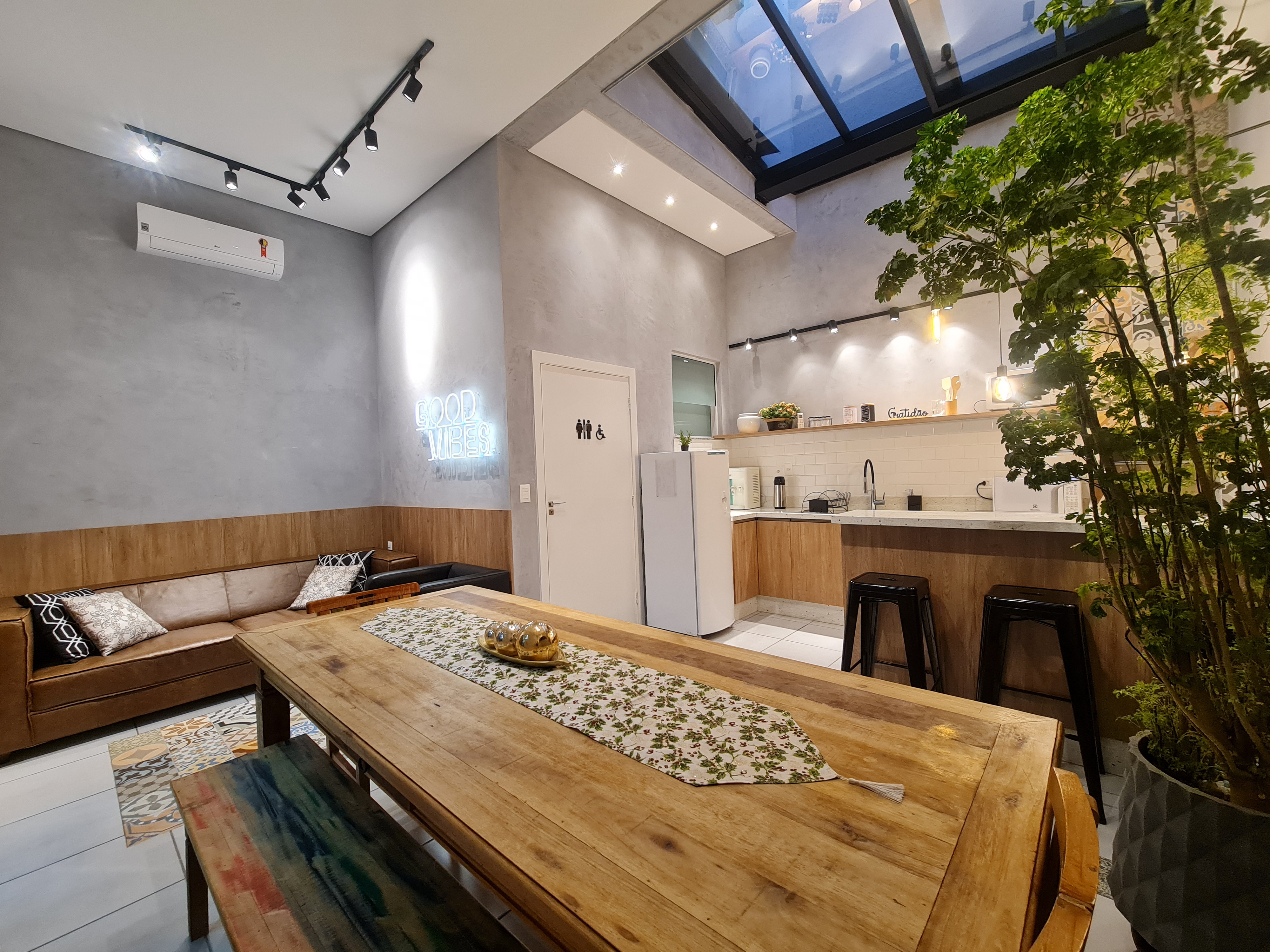 Equipe P&P trabalhando em projetos