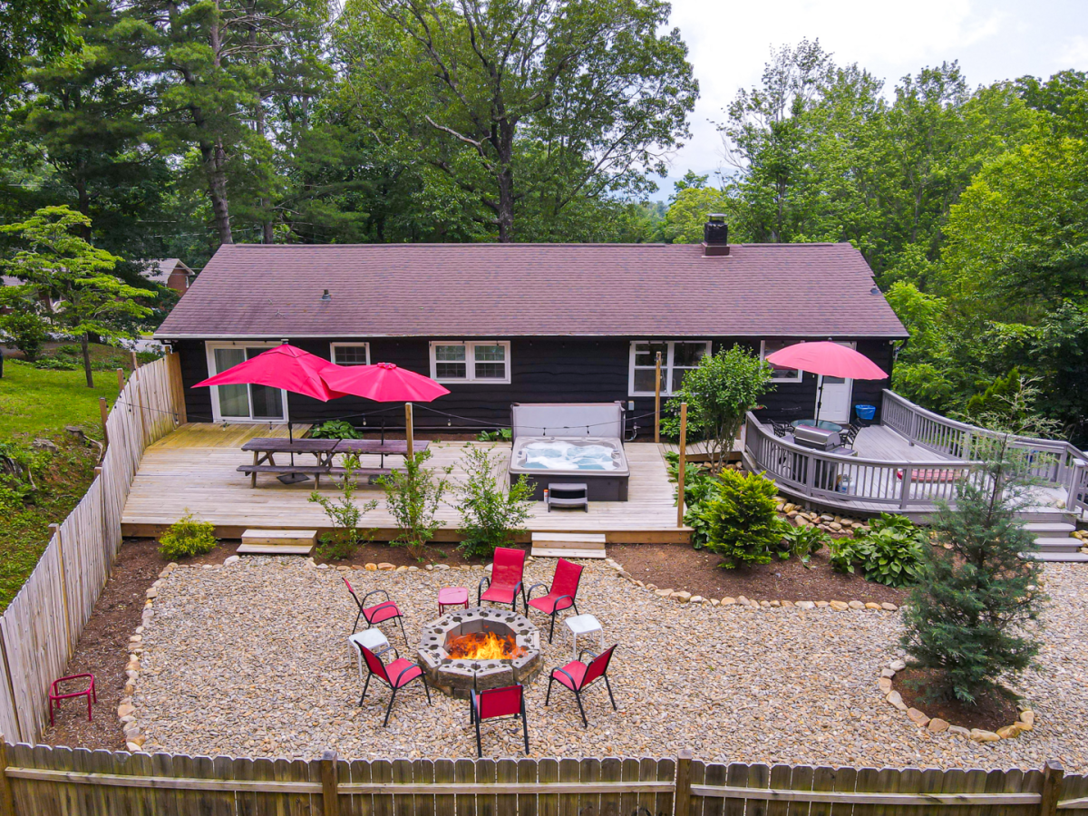 Mountain retreat guest house exterior view