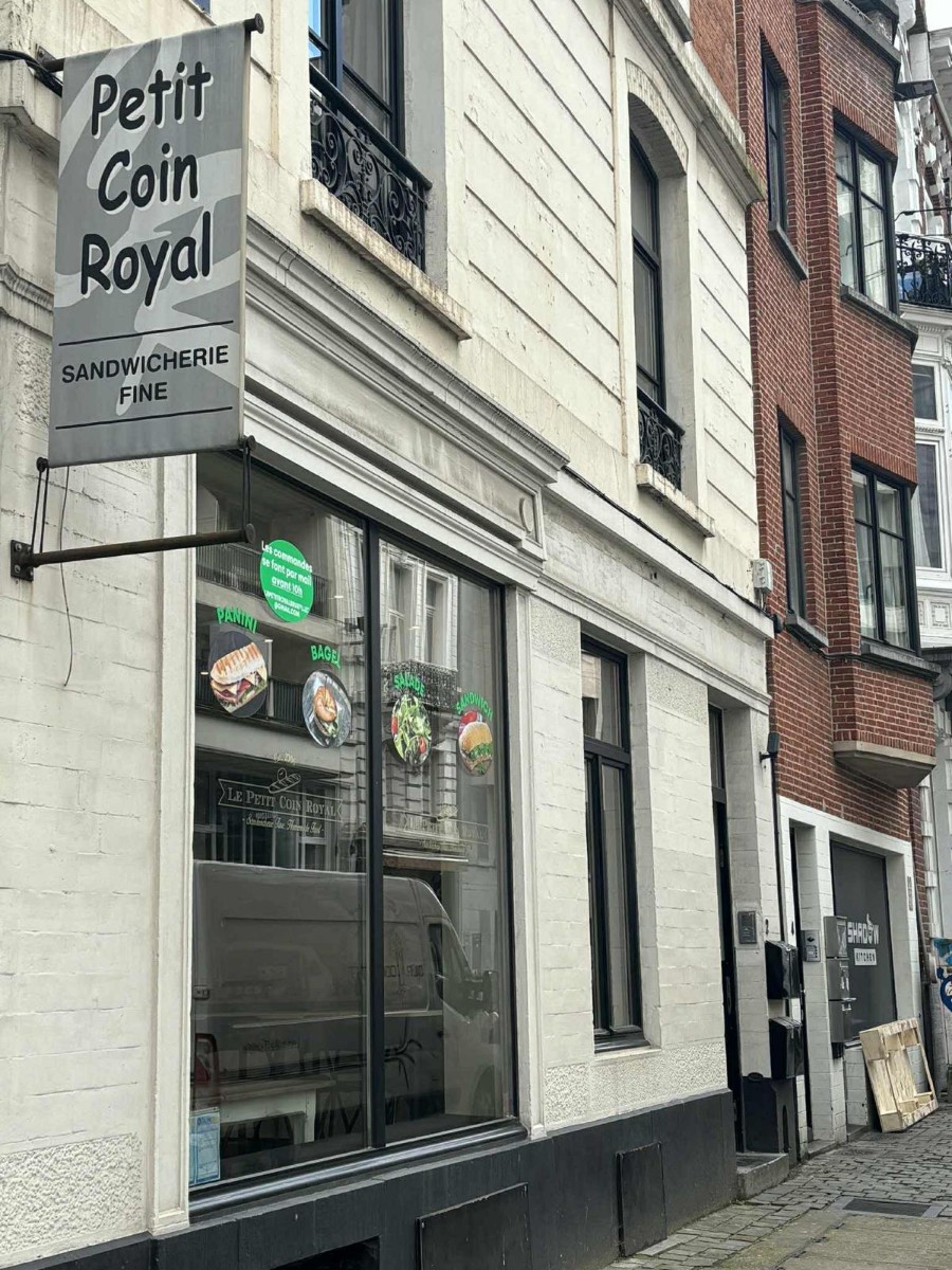 Petit Coin Royal - Vitrine sandwicherie impeccable