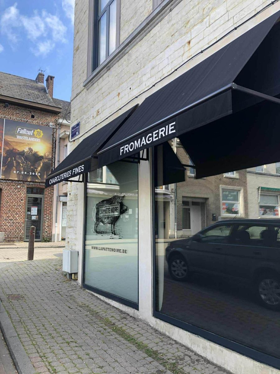 Fromagerie La Patte Noire - Vitrine élégante