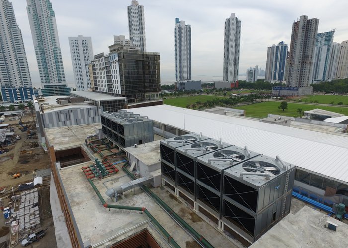 Equipe EvapRio Engenharia — representante autorizado EVAPCO no Rio de Janeiro, especializada em torres de resfriamento e sistemas HVAC industriais
