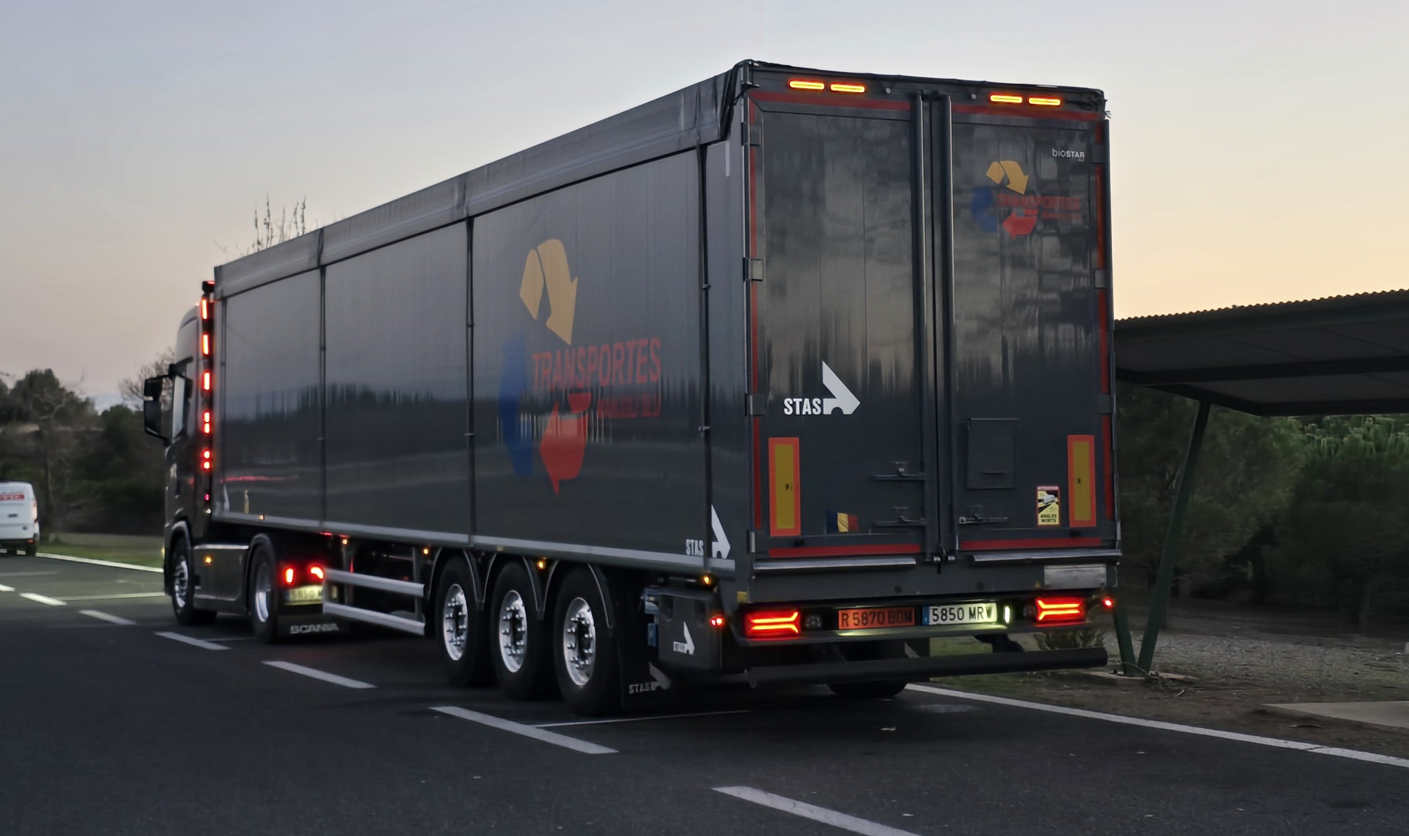 Flota de Transportes Manjuli SLU en ruta