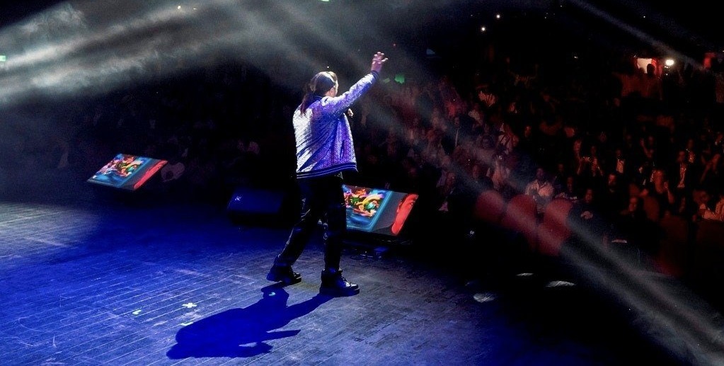 Johann Alvarez en el escenario