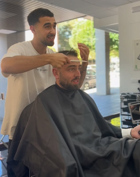 Manuel, barbero senior especialista en fades en Blanco Peluqueros