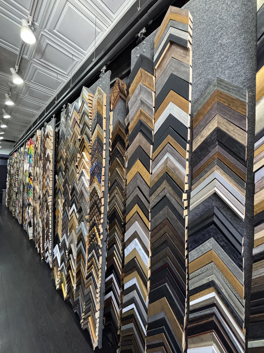 Laurie's Flash Framers frame selection wall