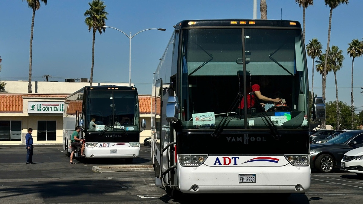 Xe 56 chỗ ADT Tour Bus