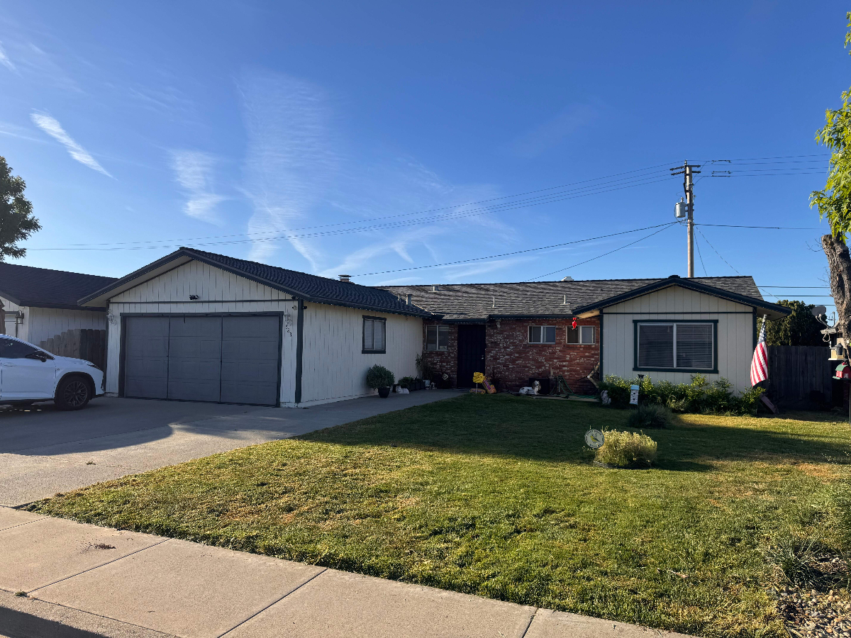 Hanford, CA investment property front exterior