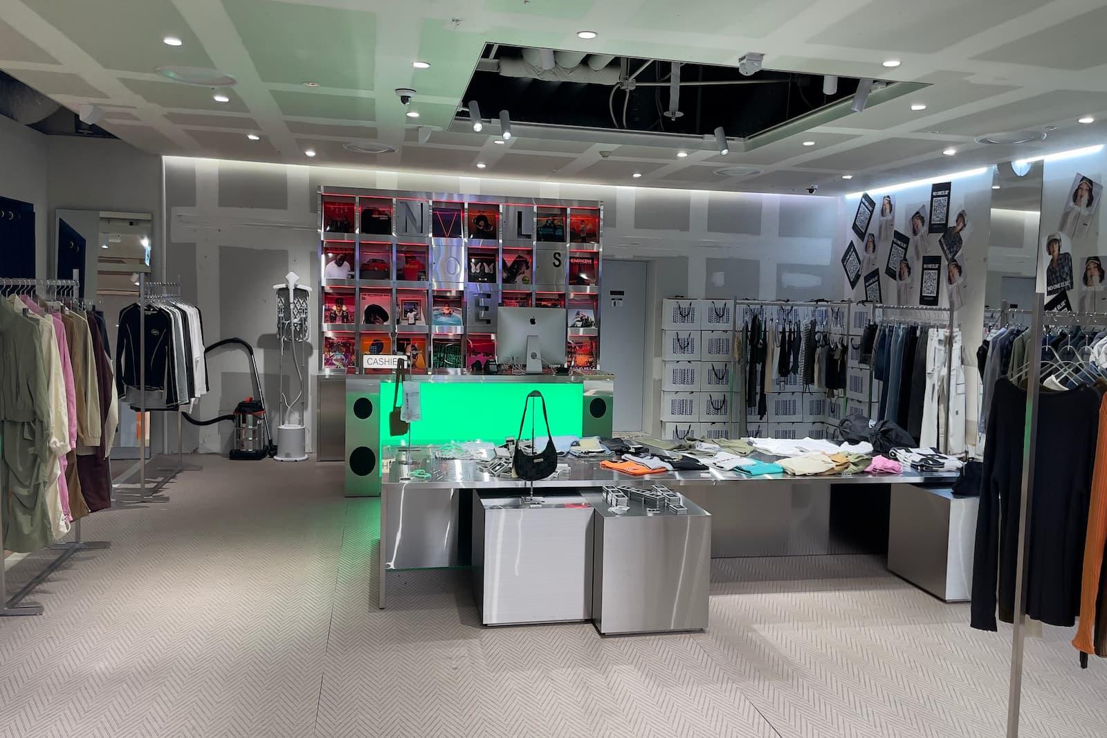 NO ONE ELSE - Sinchon