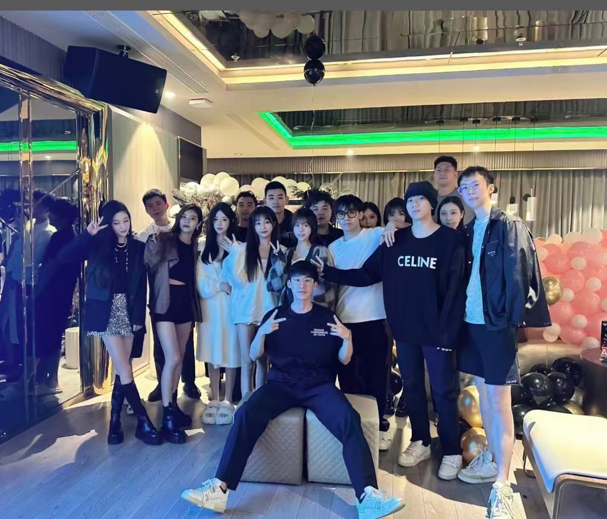 蜀道旅行团队 - 四川私人定制旅游专家 蜀道旅行专业导游团队 - 成立于2006年,20年四川旅游经验,服务52000+游客