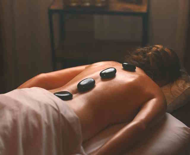 Soins corps modelage — Nelia Beauty La Réunion