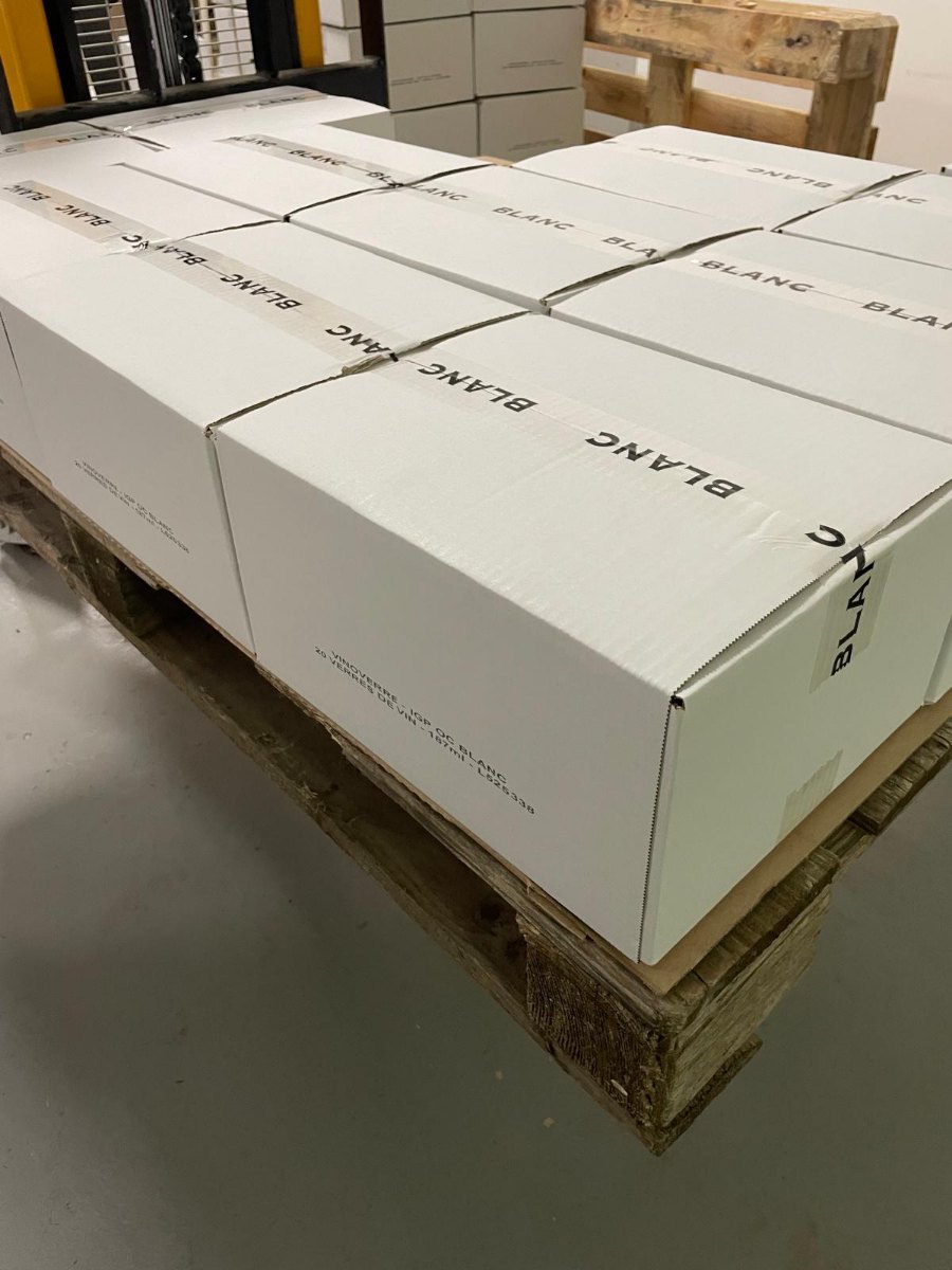 Cartons Vinôverre IGP OC Blanc sur palette prêts à l'expédition