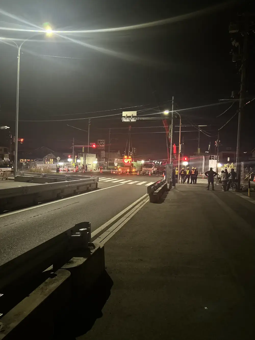 横断歩道橋通路桁仮設 1