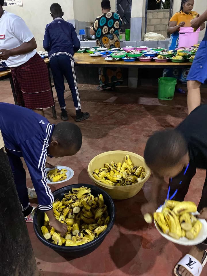 Fruta semanal para todos los niños