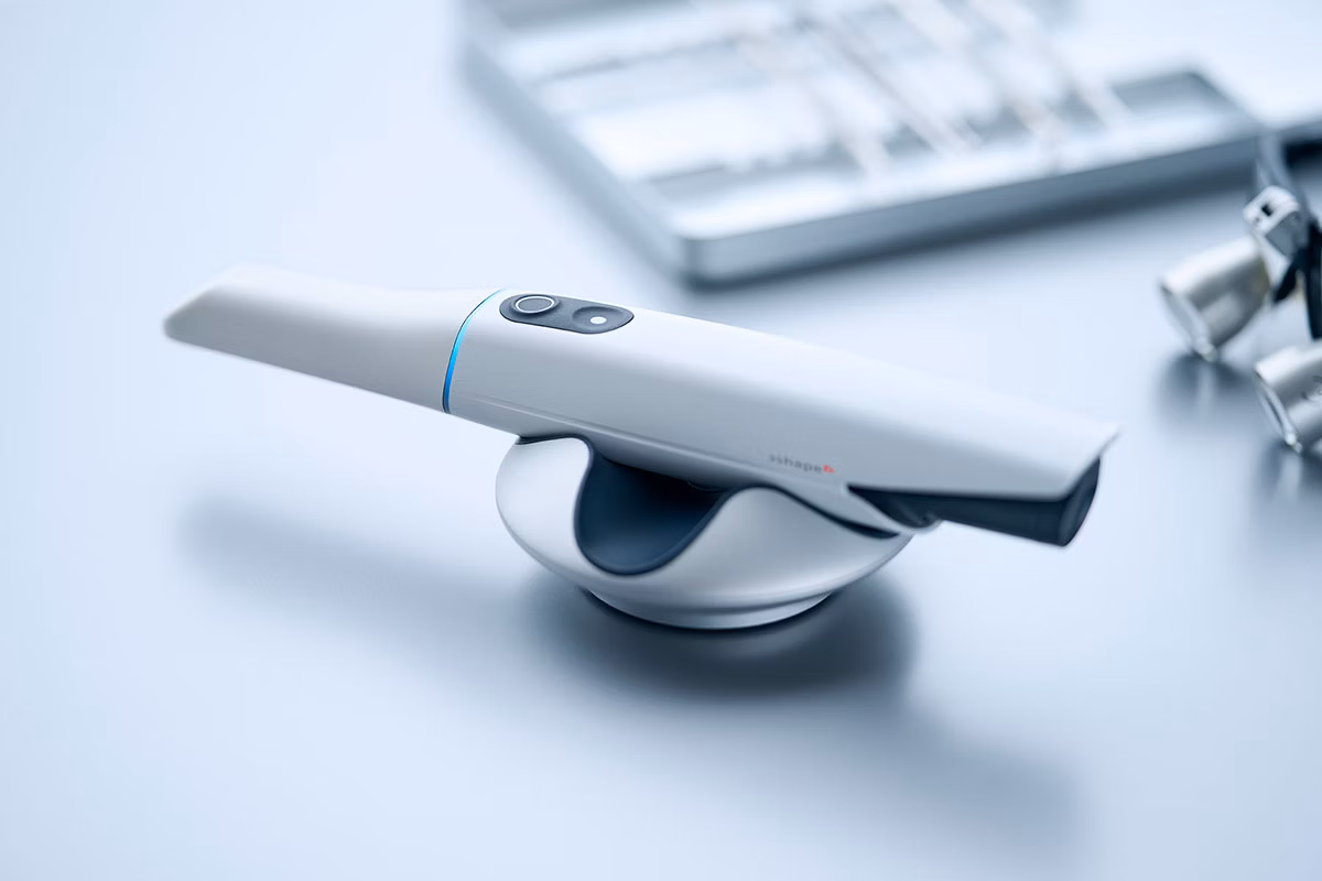 Intraoral scanner in use