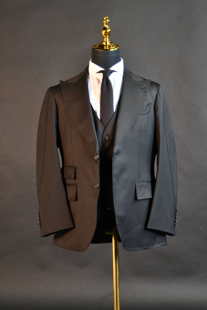 スリーピースブラック