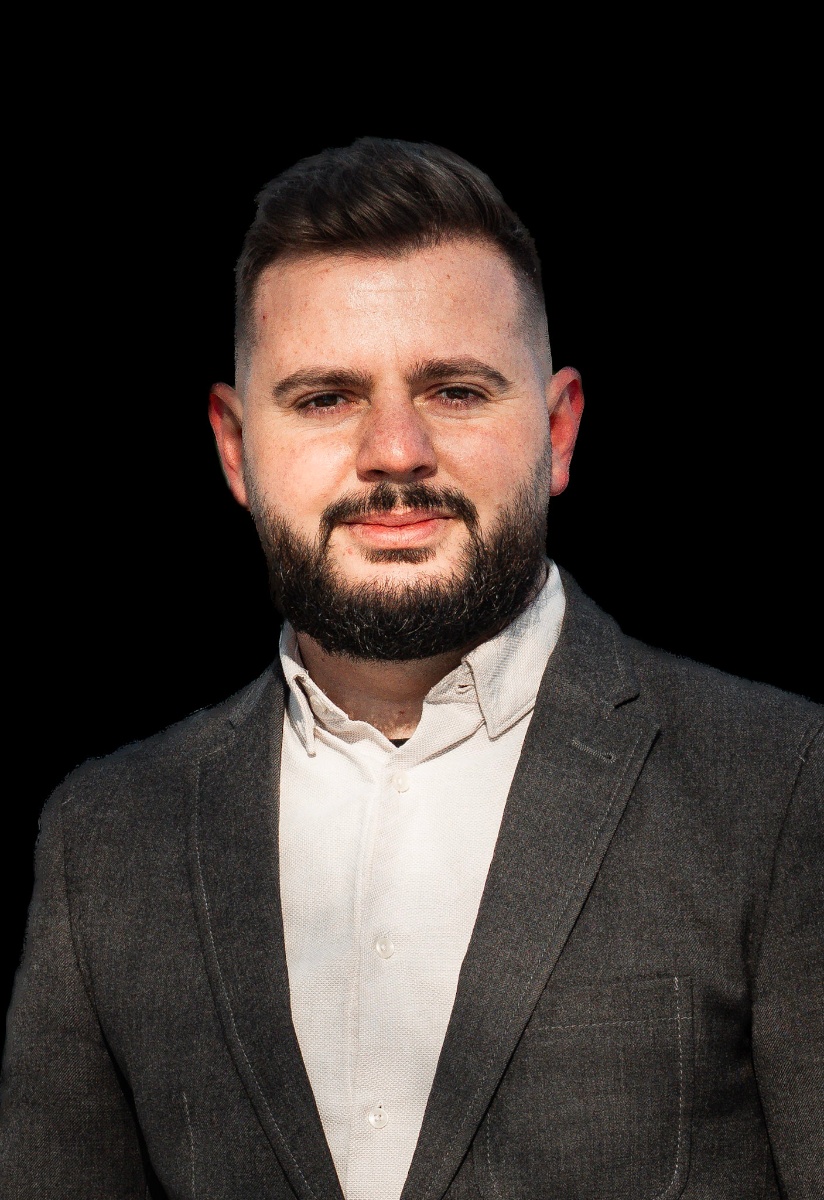 Огнян Петров