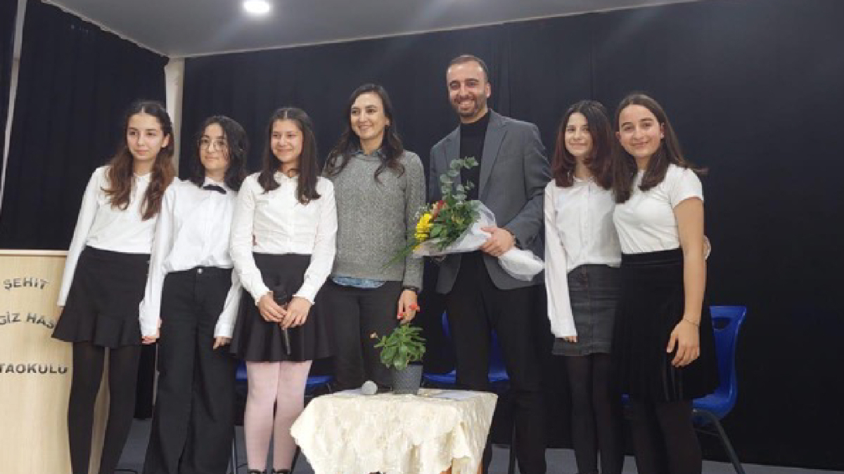 Şehit Cengiz Hasbal Middle School – Social Media's Impact on Children's Self-Confidence and Bullying Presentation