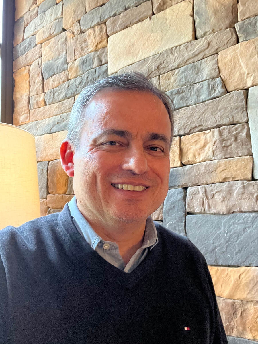 Dr. Ivan Paredes - Especialista em Clínica Médica