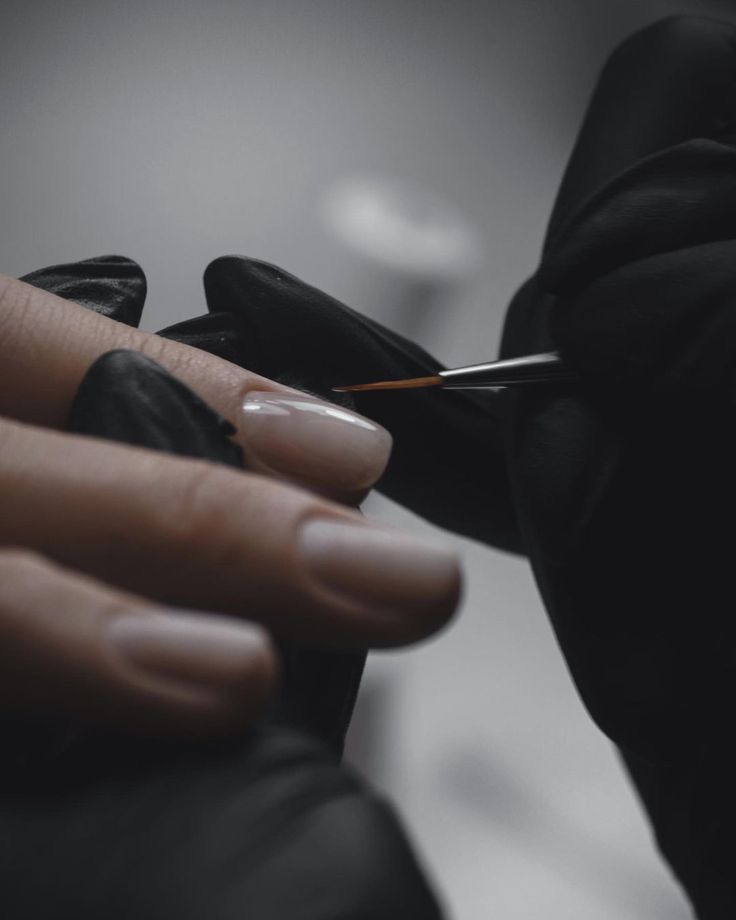 Маникюр и педикюр